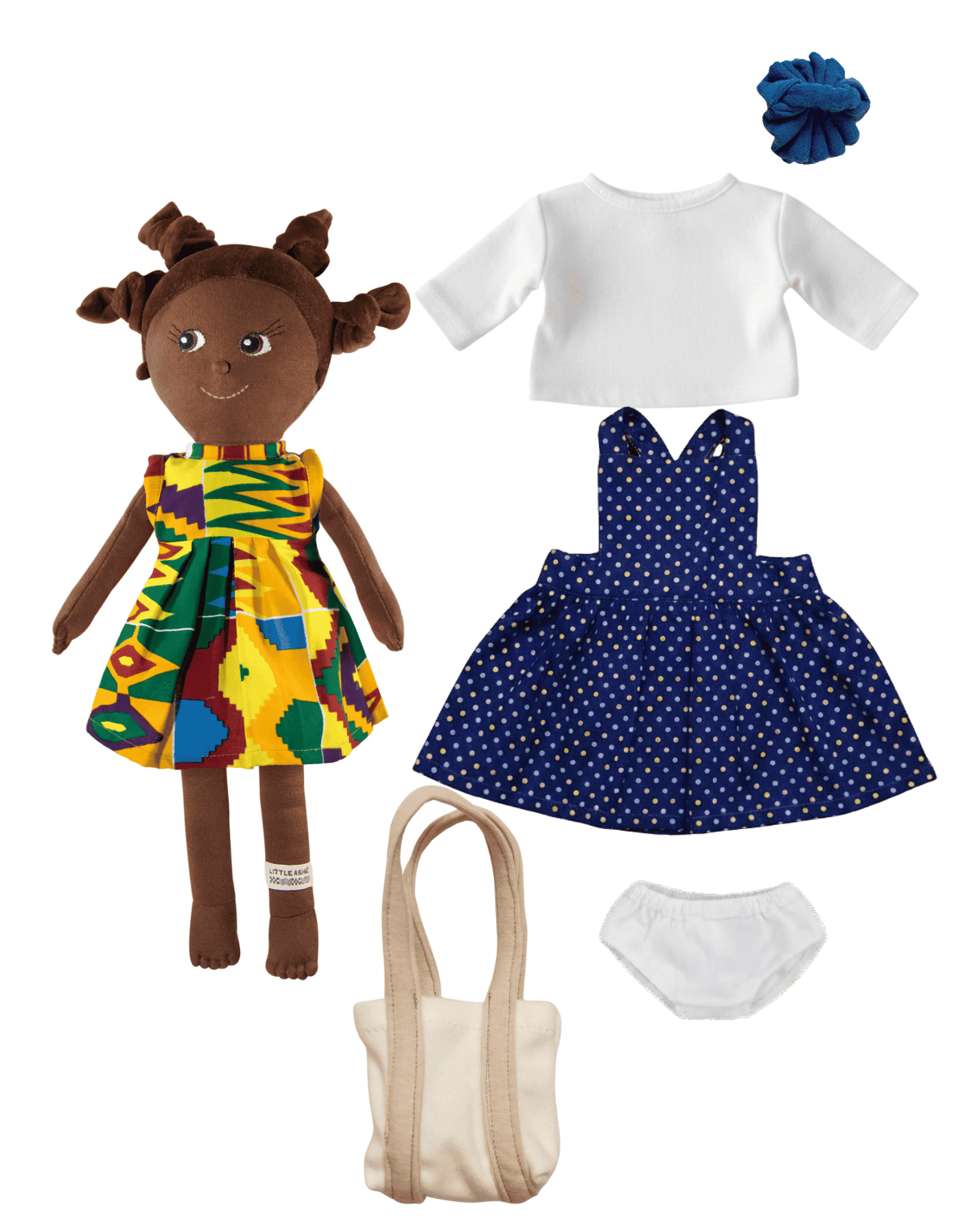 Bio-Stoffpuppe INAMI von LITTLE ASHÉ mit Kleiderbundle: blau gepunktetes Kleid, weißes Jersey-Oberteil, Haarblüte und beige Tasche