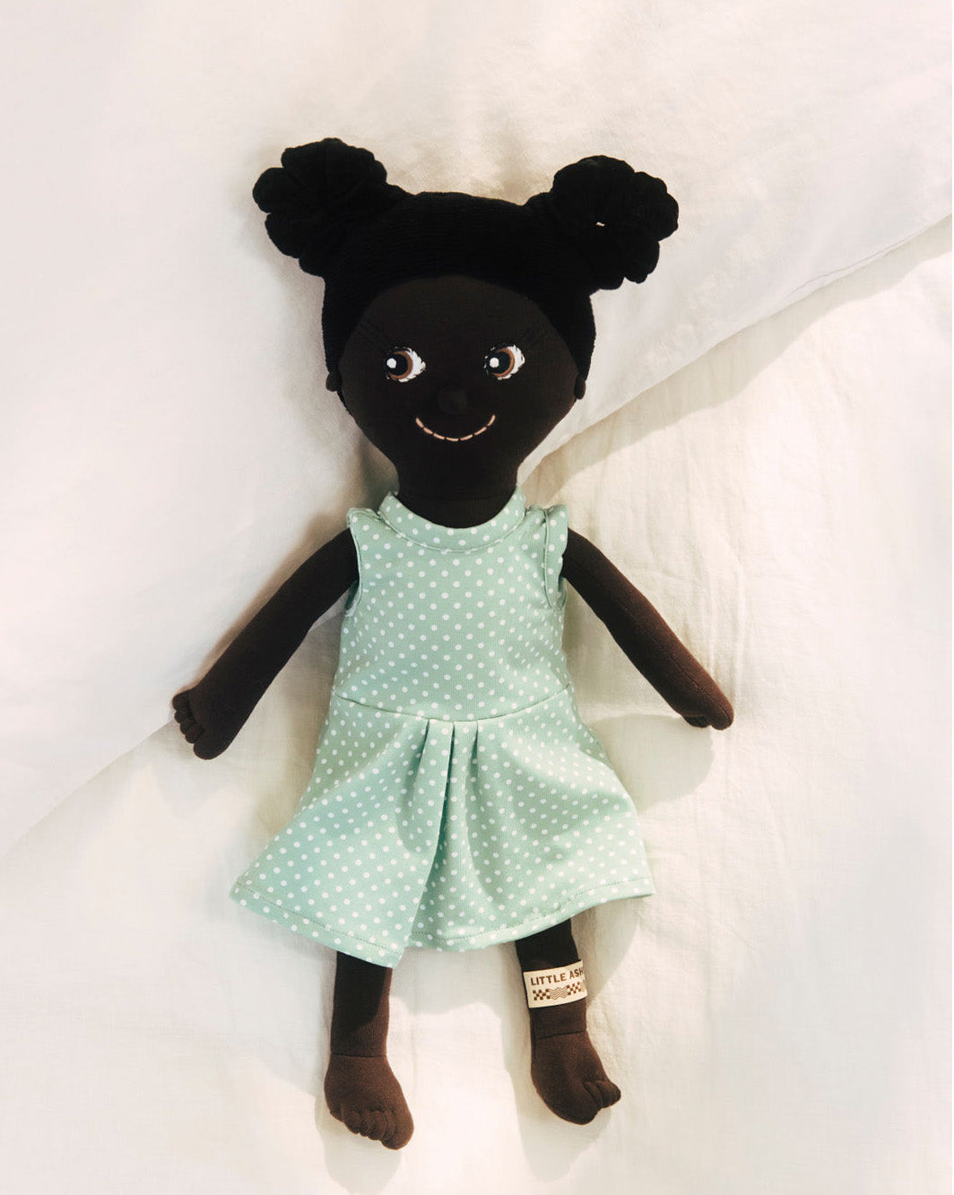 weiche Kuschelpuppe aus Bio-Stoff mit Schwarzer Hautfarbe und punkte Kleid um spielen 45cm_Punktekleid