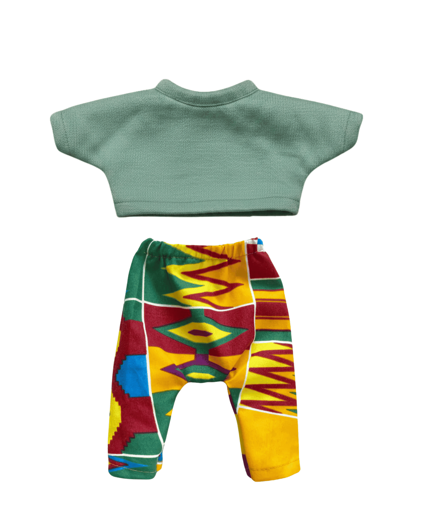 Puppen Outfit Kente von LITTLE ASHÉ: türkisfarbener Oversize-Pullover und Puppenhose im Kente-Muster aus Bio-Stoff