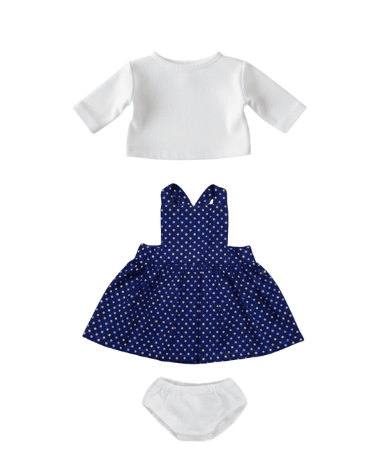Puppen Outfit Pünktchen von LITTLE ASHÉ: blau gepunktetes Kleid, weißes Jersey-Oberteil und weiße Unterhose aus Bio-Stoff